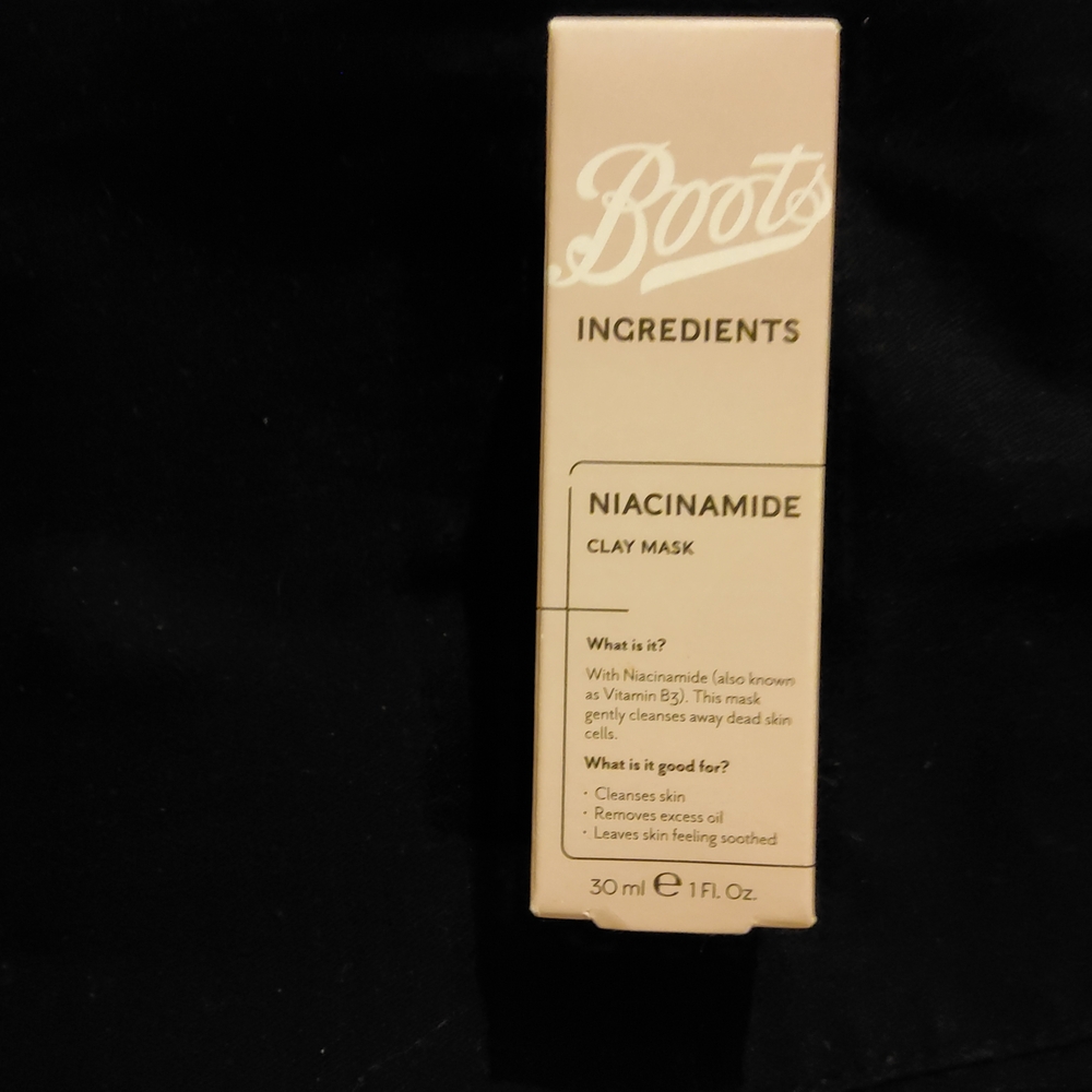 Boots Niacinamide Clay Mask 1 fl oz - Cleansing & Soothing Facial Treatment - Picture 2 of 4